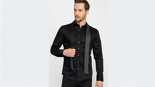 Sadakatsiz Volkan'ın Siyah Slim Fit Gömleği