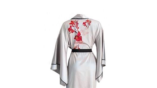 Camdaki Kız Cana'nın Saten Kimonosu