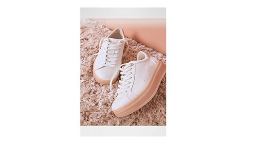 Camdaki Kız Nalan'ın Beyaz Sneaker Ayakkabısı